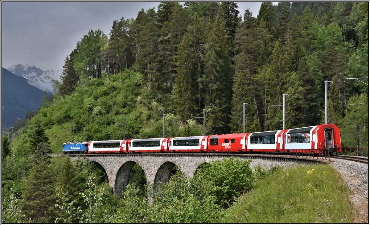 Glacier Express PE905 auf dem Schmittentobelviadukt. (10.06.2019)