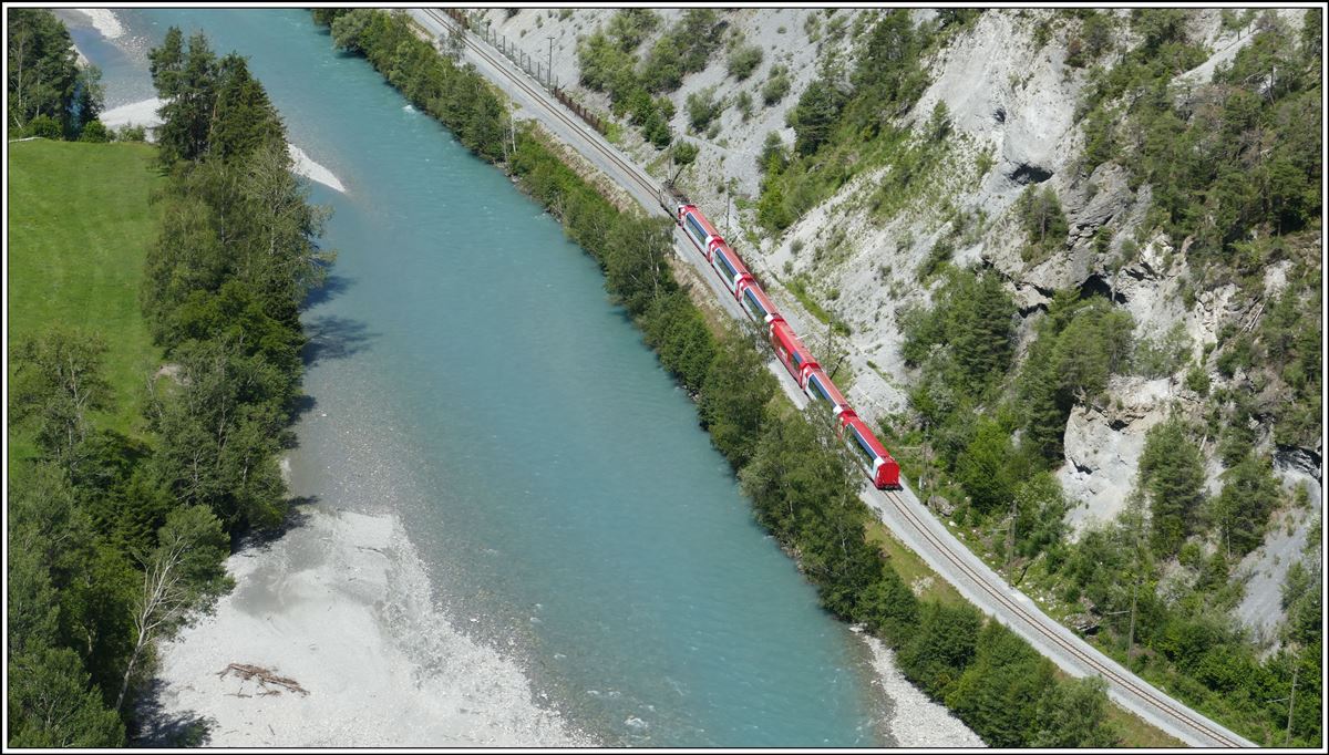 GlacierExpress PE903 nach Zermatt wird von der Ge 4/4 II 611  Landquart  Ri8chtung Disentis gezogen. (05.07.2020)