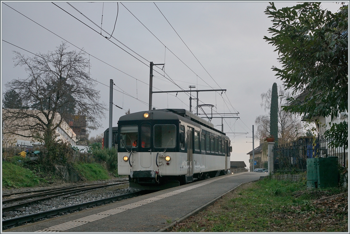 Gleich beide MOB ex Bipperlisi Be 4/4 im Einsatz! Auf der Fahrt als Regionalzug 2347 nach Montreux hält der Be 4/4 1006 kurz in Fontanivent. 

25. Nov. 2020