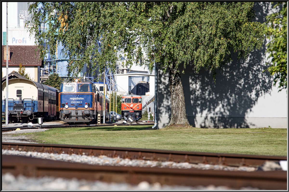 Gleich geht´s los für den Regionalexpress Leiser-Berge. 
21.09.2019 im Bahnhof Ernstbrunn. 
