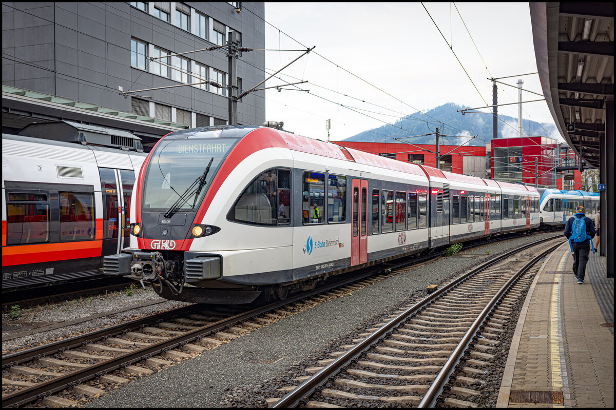 Gleich gehts los zur�ck in die Heimat f�r die 3 GTW 2/8 . Durch den ETCS Betrieb im Bereich Wettmanst�tten kann das drehen der GTW2/8 nicht mehr dort gemacht werden und wurde in den Bereih Niklasdorf / Bruck an der Mur verlagrt . 19.09.2026 
