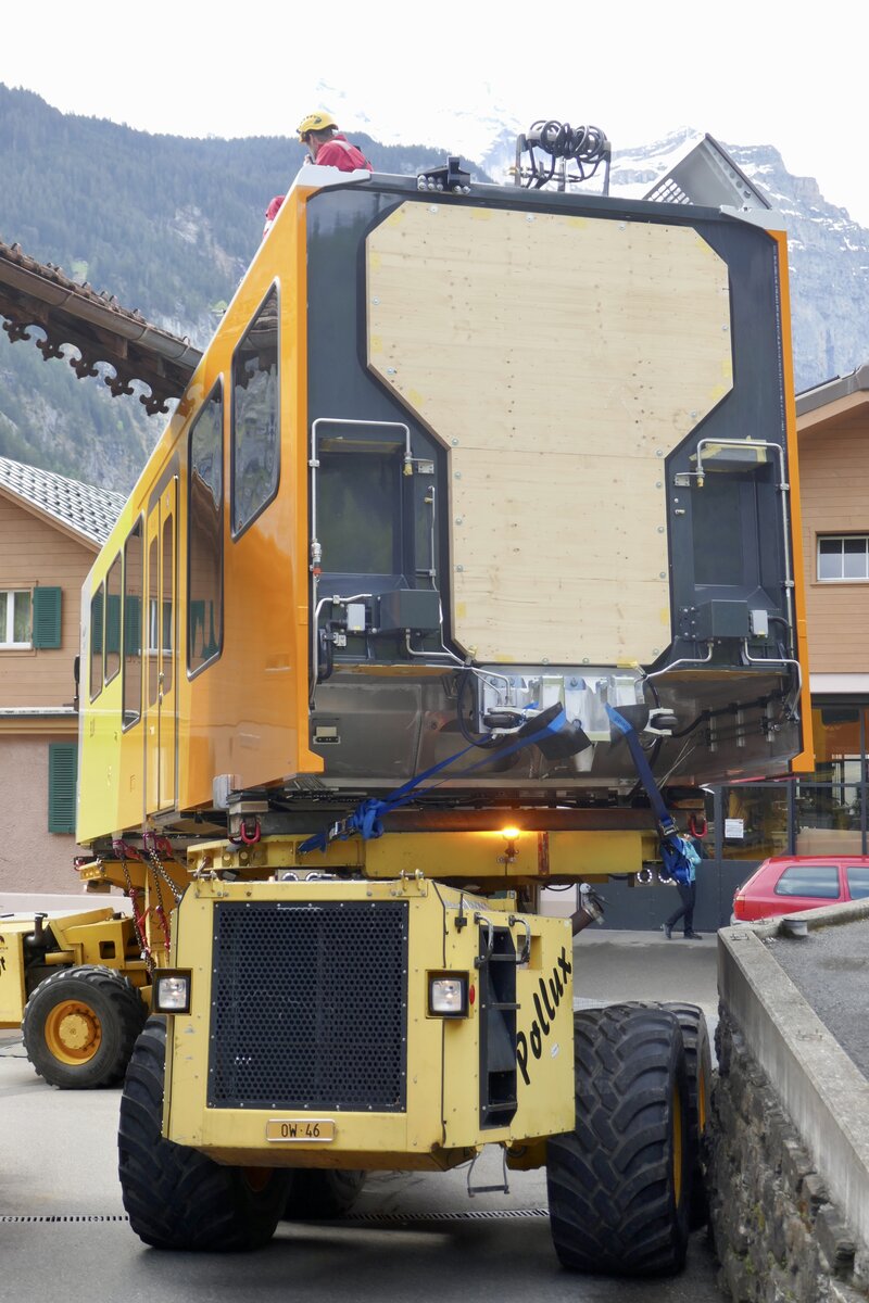 Gleich nach den ersten Metern wurde es oben und unten sehr eng am 13.5.24 zwischen den Häusern von Lauterbrunnen.
