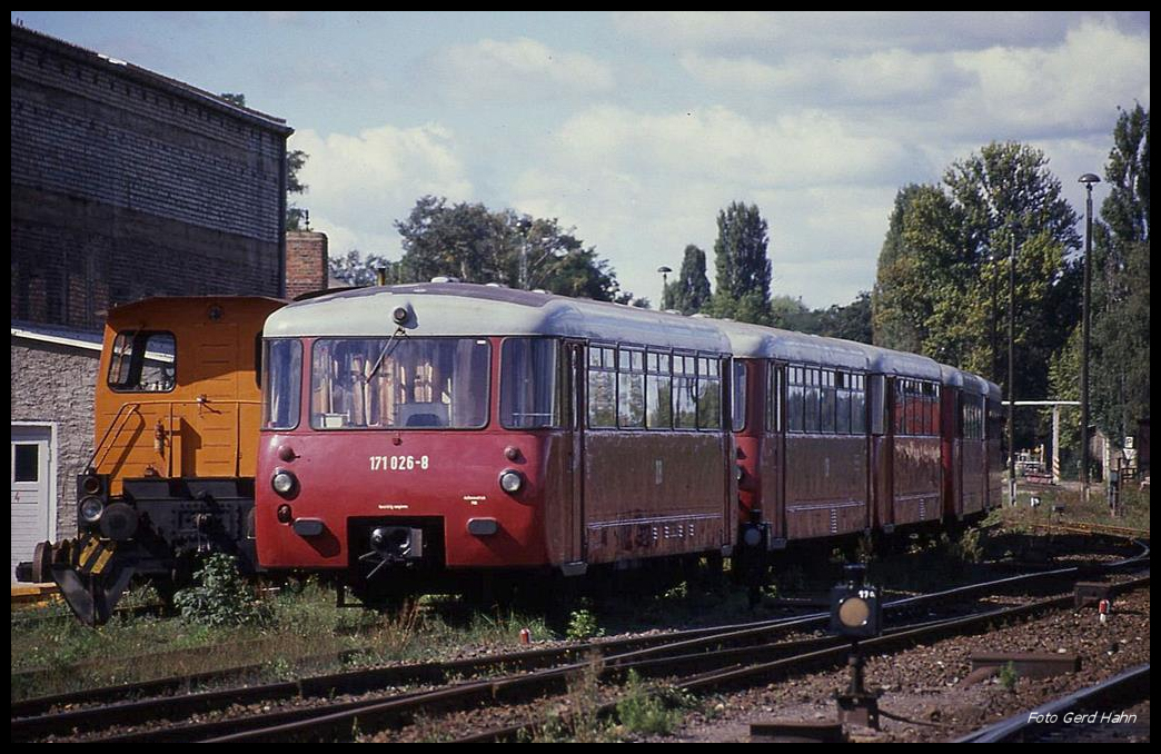 Gleich vier  Ferkeltaxen  standen am 16.9.1990 im BW Haldensleben. Vorn ist hier 171026 zu sehen.