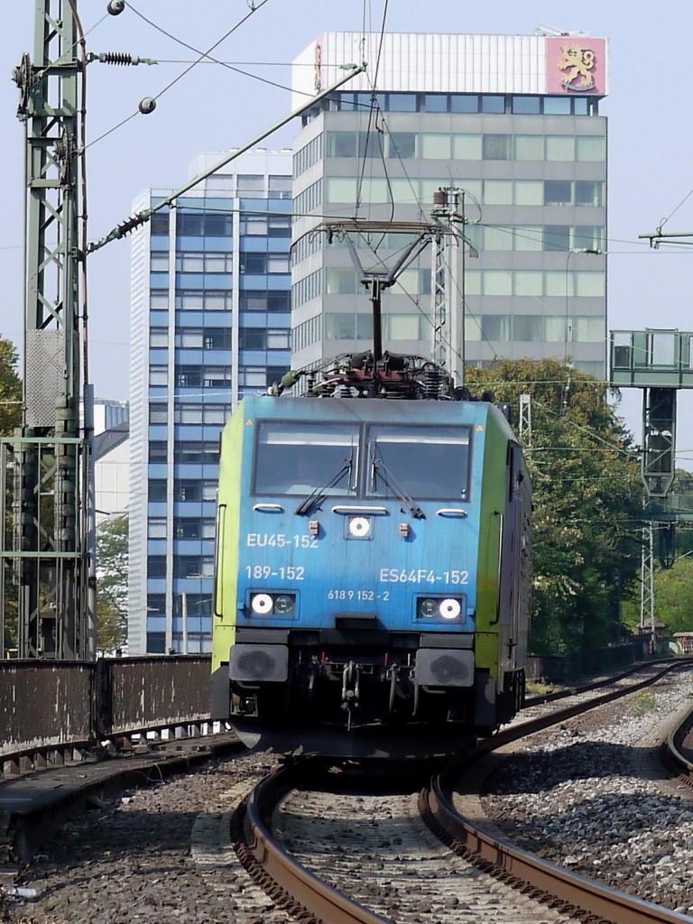 Gleich vier Loknummern zieren die Front dieser Siemens-Lok: EU45-152, 189 152, ES64F4-152 und 6189 152-2; Hamburg, 05.09.2014
