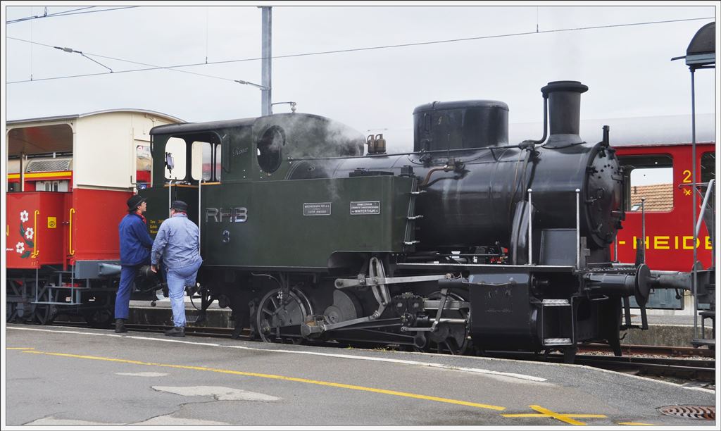 Gleich zweimal wurde gestern gedampft, bei der grossen RHB und der kleinen RhB.
Lok 3  Rosa  kam mit einnem Extrazug nach Heiden. (14.09.2013)