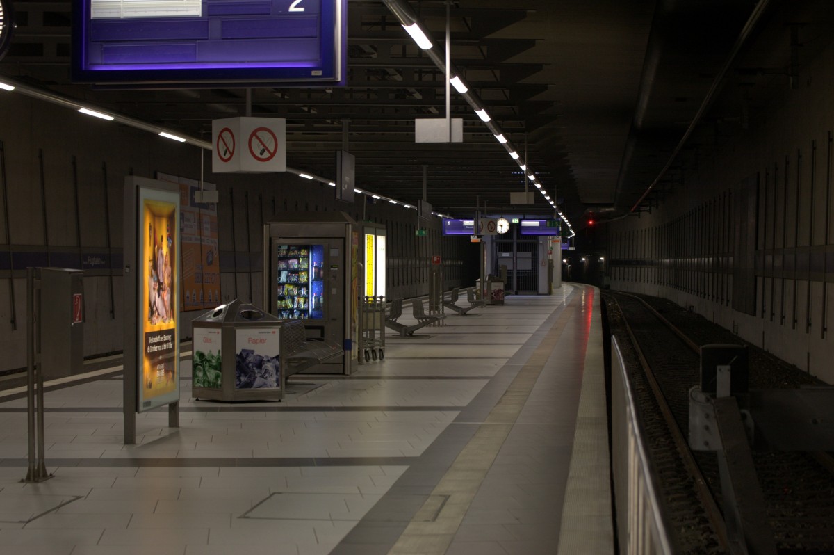 Gleis 2 des Bahnhofes Dresden Flughafen. 06.10.2013  09:34 Uhr.