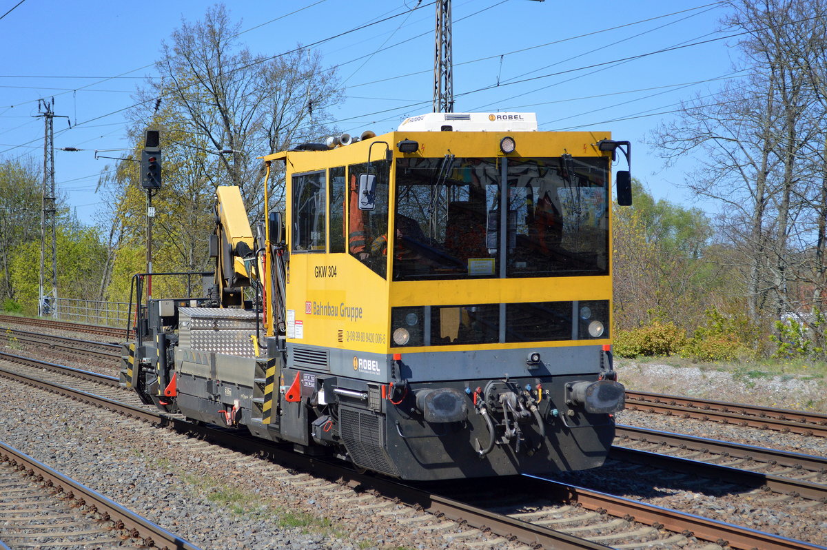 Gleisarbeitsfahrzeug BAMOWAG 54.22 der DB Bahnbau Gruppe (GKW 304) Nr. D-DB 99 80 9420 006-5 am 20.04.20 Bf. Saarmund.