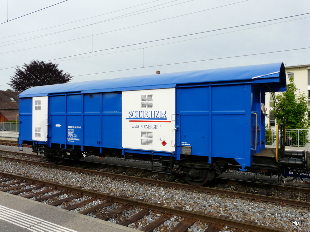Gleisbau Scheuchzer - Wagen Vs 99 8593 83 025-5 ( ex Scheizer Post) in Kerzers am 06.05.2014