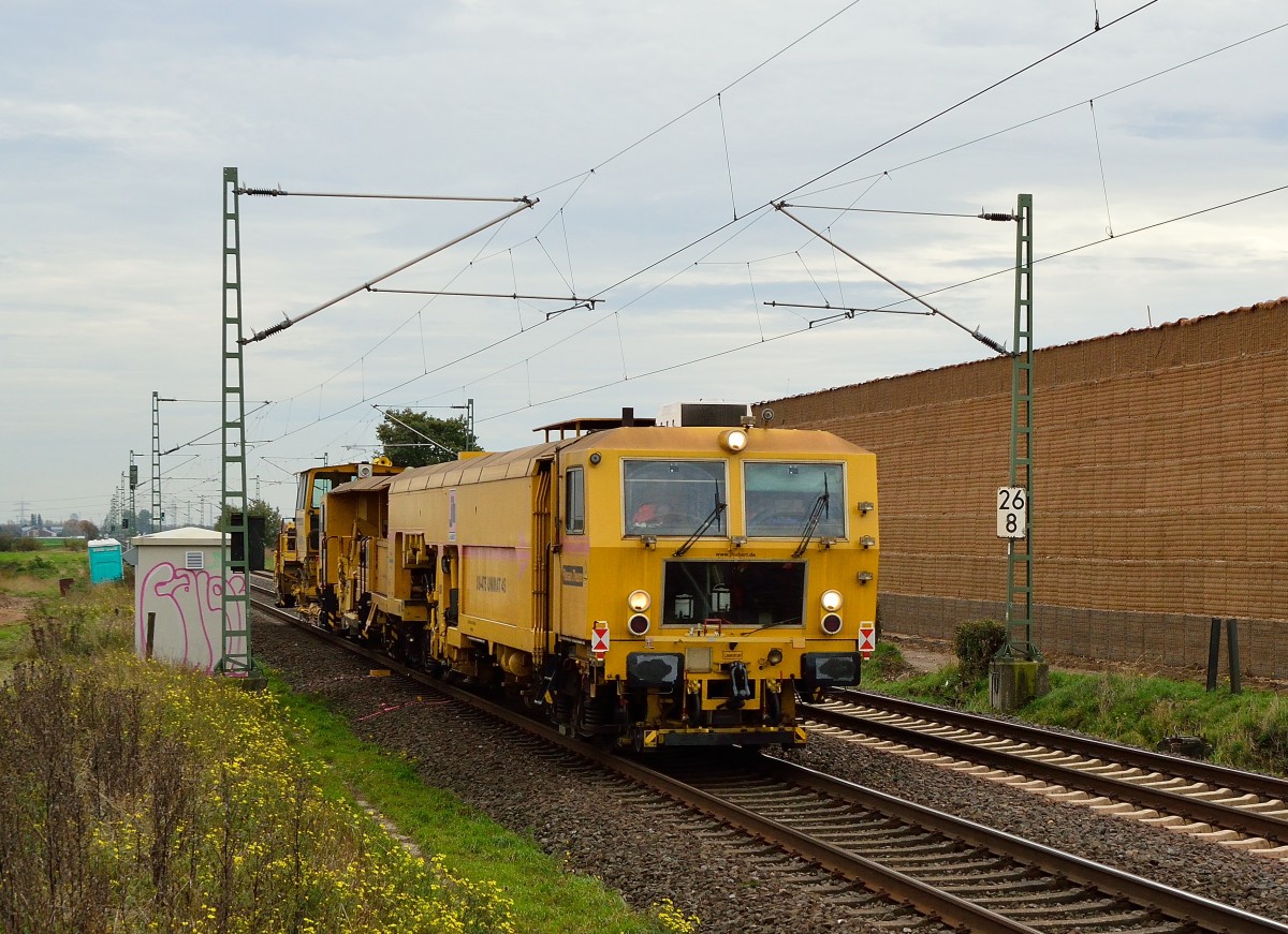Gleisbauzug der Firma J. Huber bei Allerheiligen am Freitag den 25.10.2013