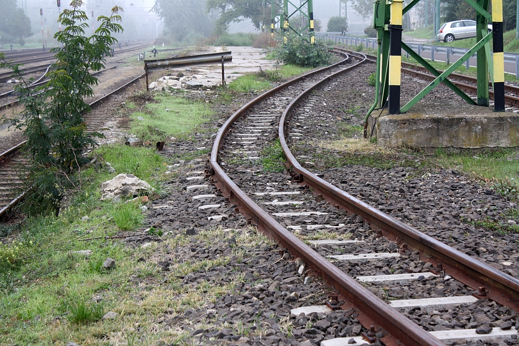 Gleisbogen mit Knick oder Knickbogen??? gesehen in der Endstelle Szob der Brsny Kisvast am 28.September 2013.

