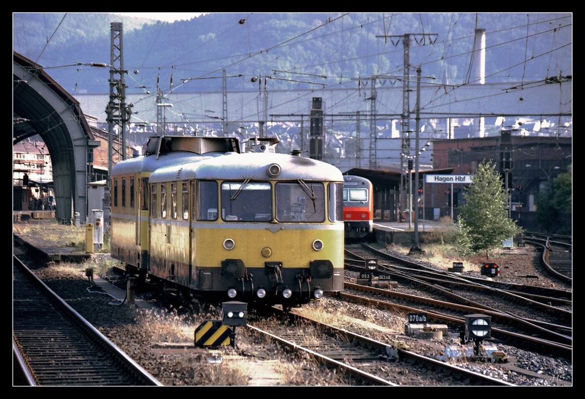 Gleismesszug der DB Netz Instandhaltung abgestellt an einem Kopfgleis im Hagener Hauptbahnhof. Aufnahmedatum: Juli 2002 Hagen Hbf.