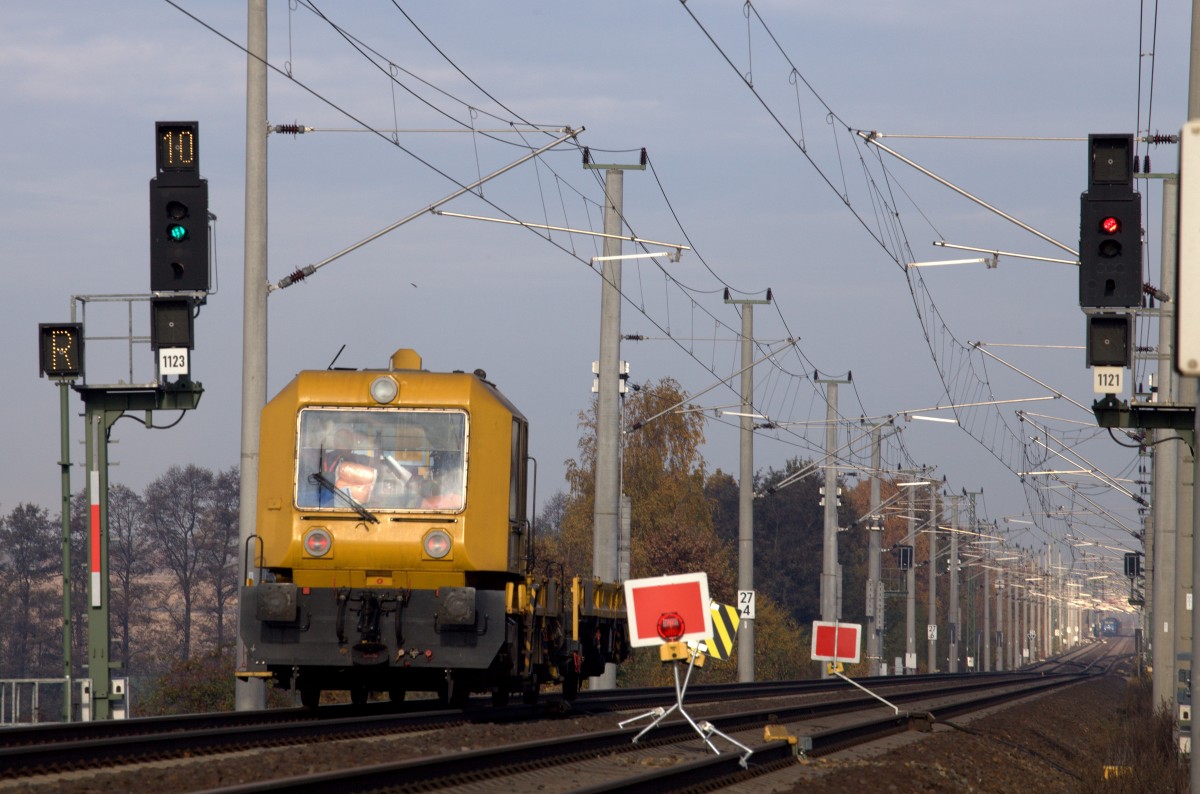Gleissperre am Km 27,4 , der SKL wird nicht auf das rechte Gleis, sondern auf das Gleis  Richtung Riesa wechseln. 05.11.2015 10:06 Uhr 