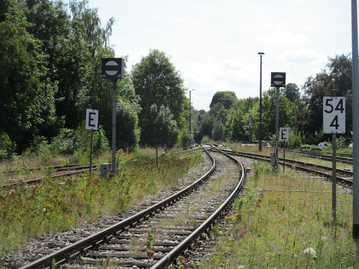 Gleissperrsignale in Bad Lobenstein am 30.August 2022.Aufgenommen vom Bahnsteig.