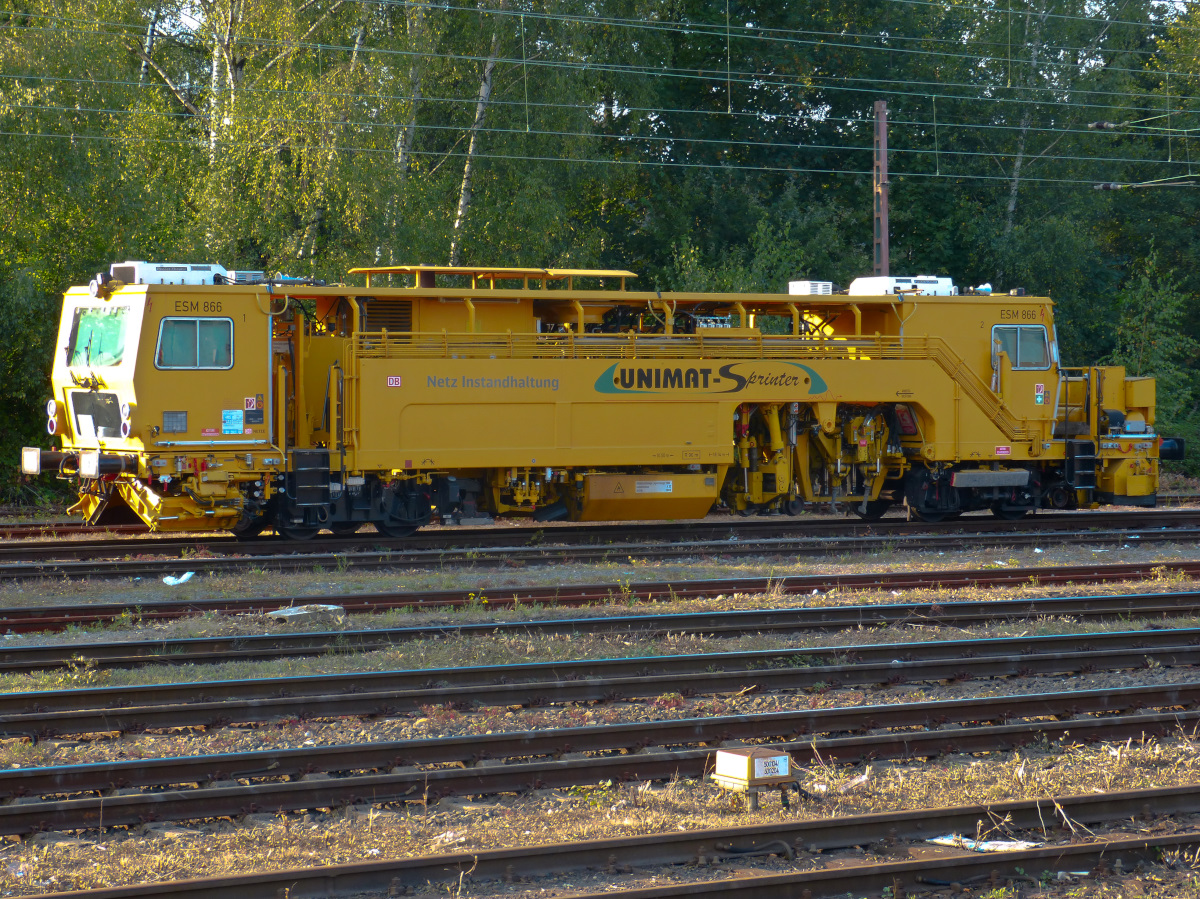 Gleisstopfmaschine der Bahnbaugruppe im in Gladbeck-West 16.09.2014