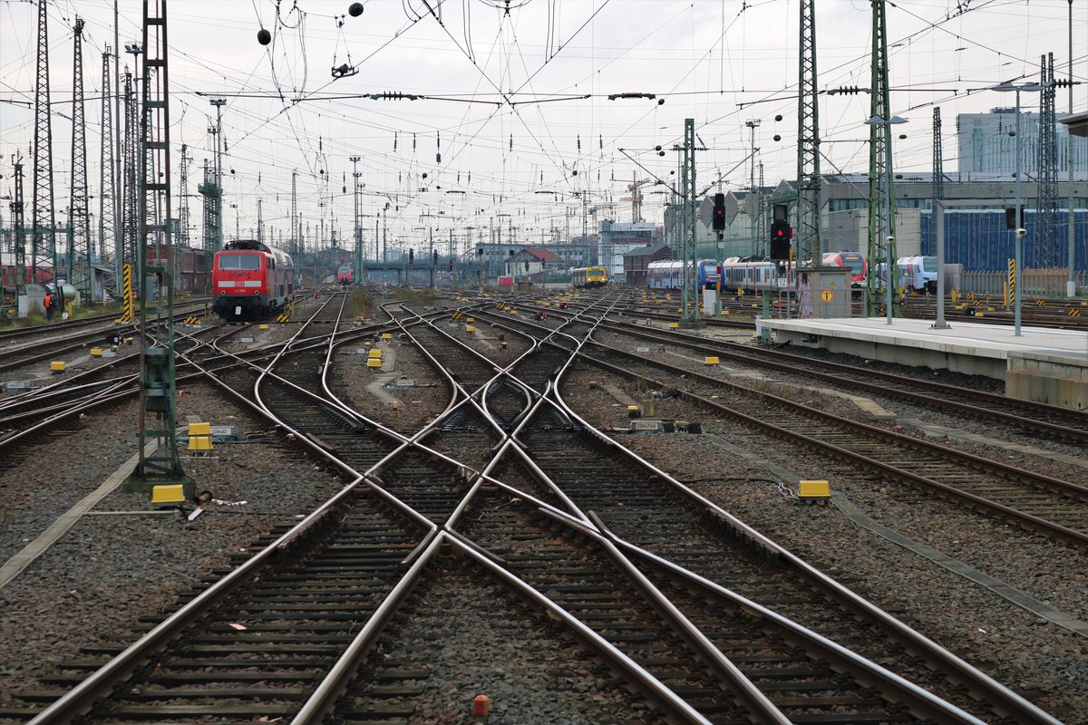 Gleisvorfeld in Frankfurt am Main Hbf am 13.01.18 vom Bahnsteig aus fotografiert