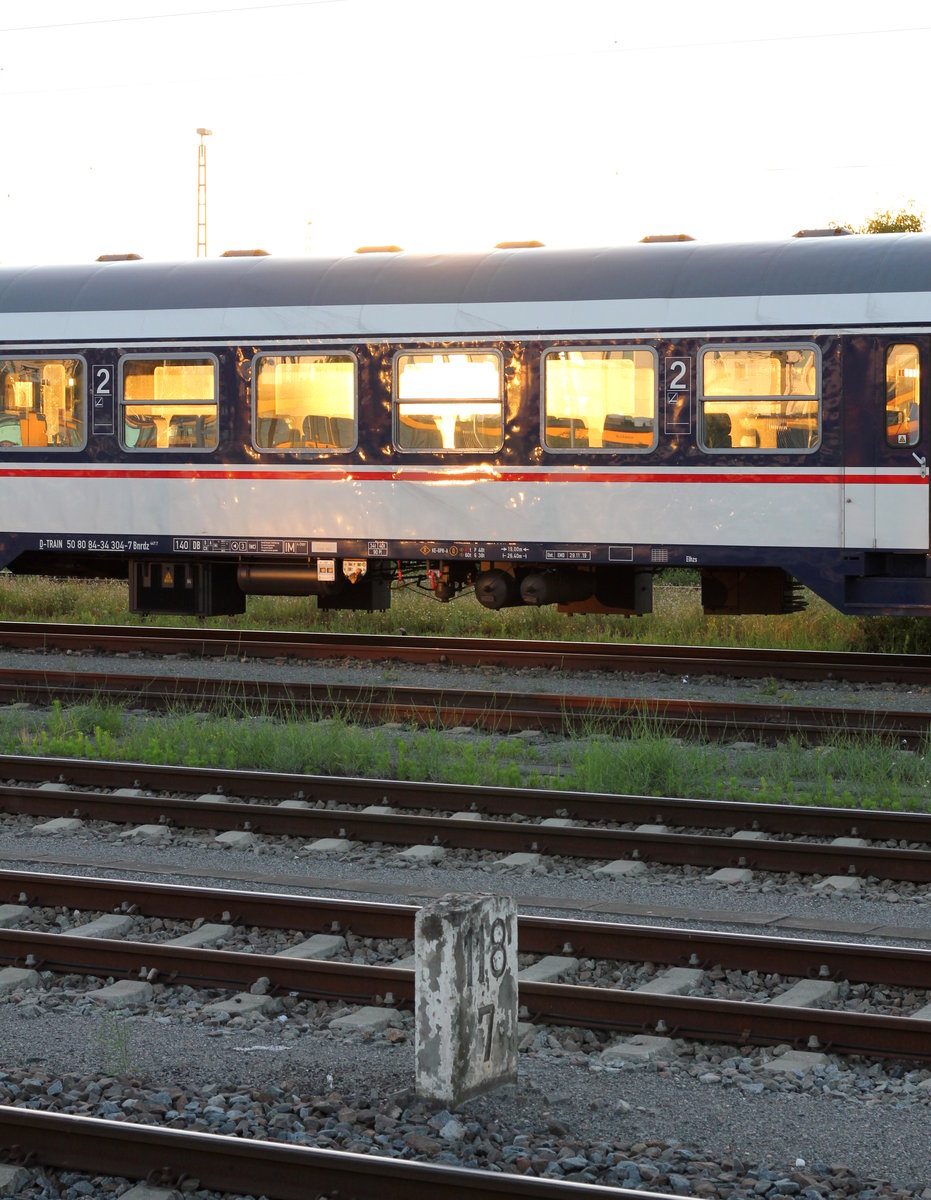  Glühender  TRI-n-Wagen im Gegenlicht des Sonnenuntergangs. Heilbronn 30.06.2020 