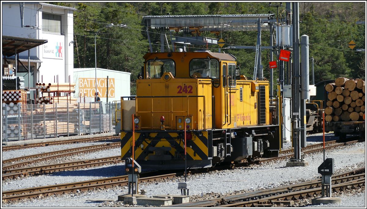 Gmf 4/4 242 in Thusis. (15.04.2020)