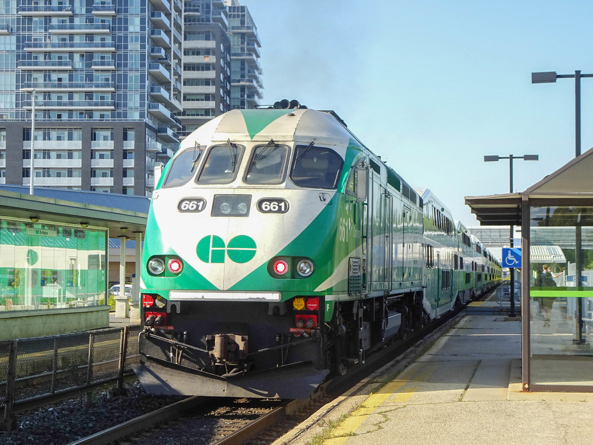 GO Transit Lakeshore West Line nach Hamilton in Burlington, 18.09.2019.