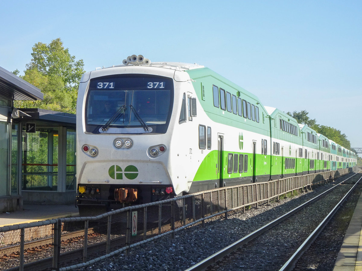 GO Transit Lakeshore West Line nach Hamilton in Burlington, 18.09.2019.