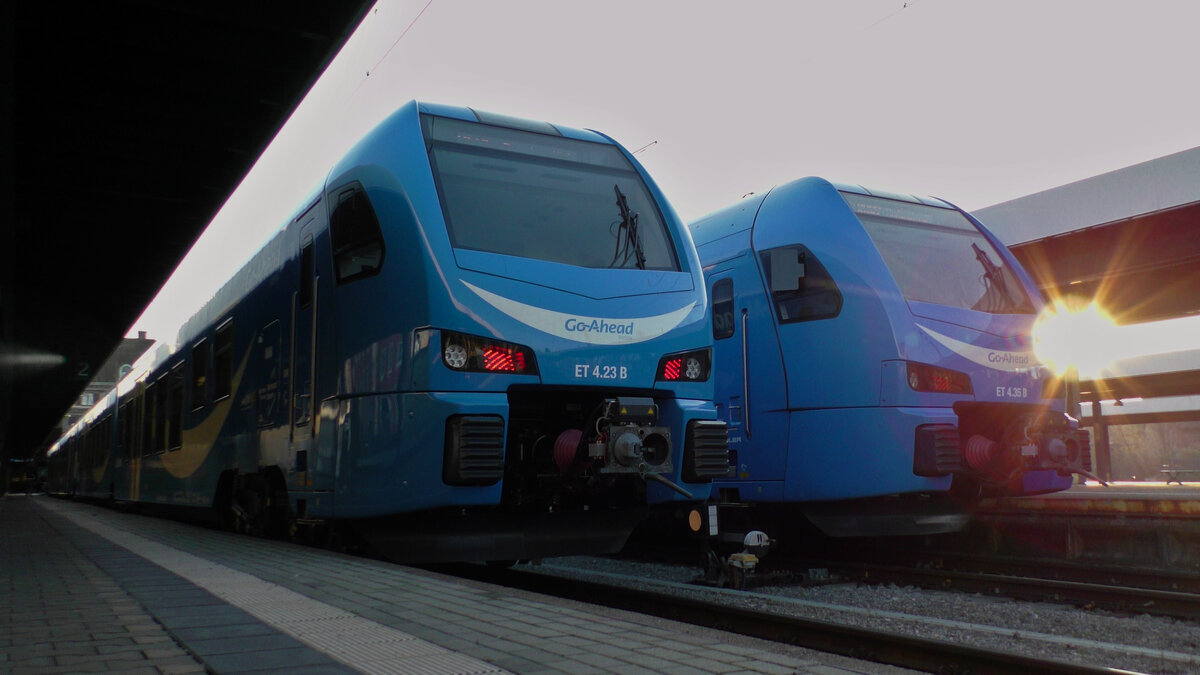 GoAhead 428 027-5 und 428 039-0 in Lindau-Insel. (18.12.2021)