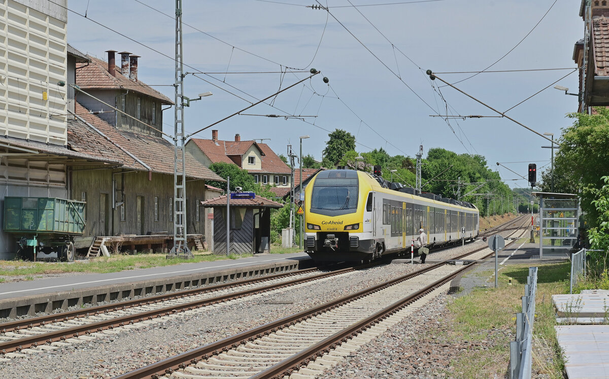 GoAhead ET 6.07 bei der Durchfahrt in Eubigheim er ist als RE 8 aus Würzburg kommend nach Stuttgart Hbf unterwegs. Am 21.6.2022