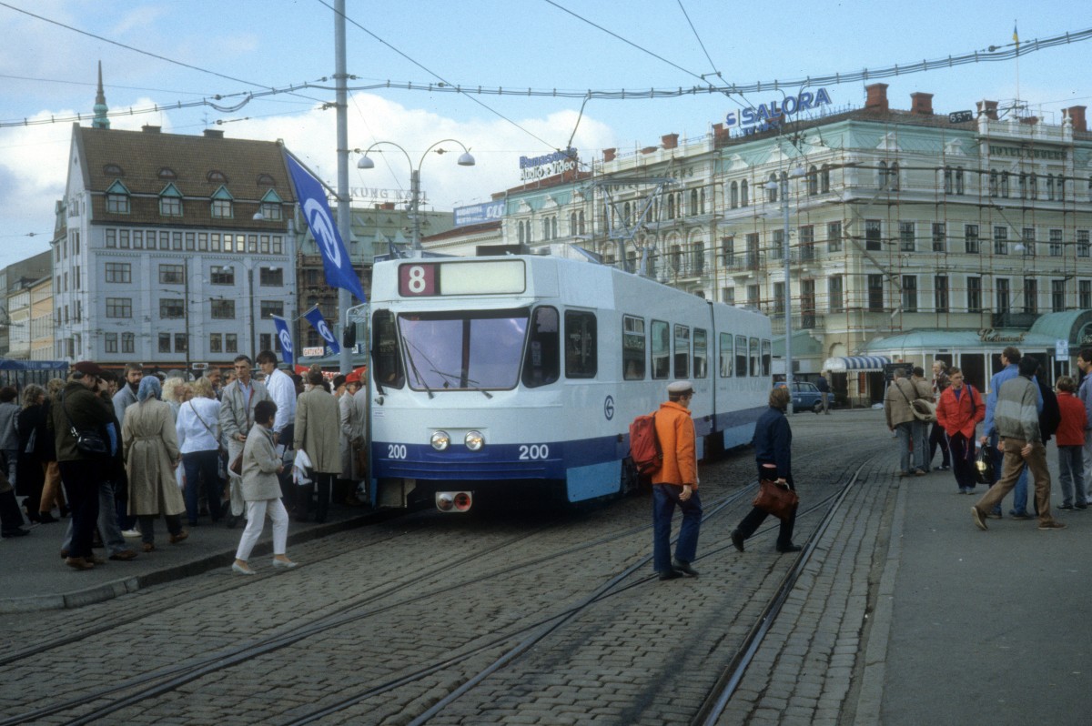 Göteborg: Göteborgs Spårväger ASEA-GTw 200 Drottningtorget im September 1984.