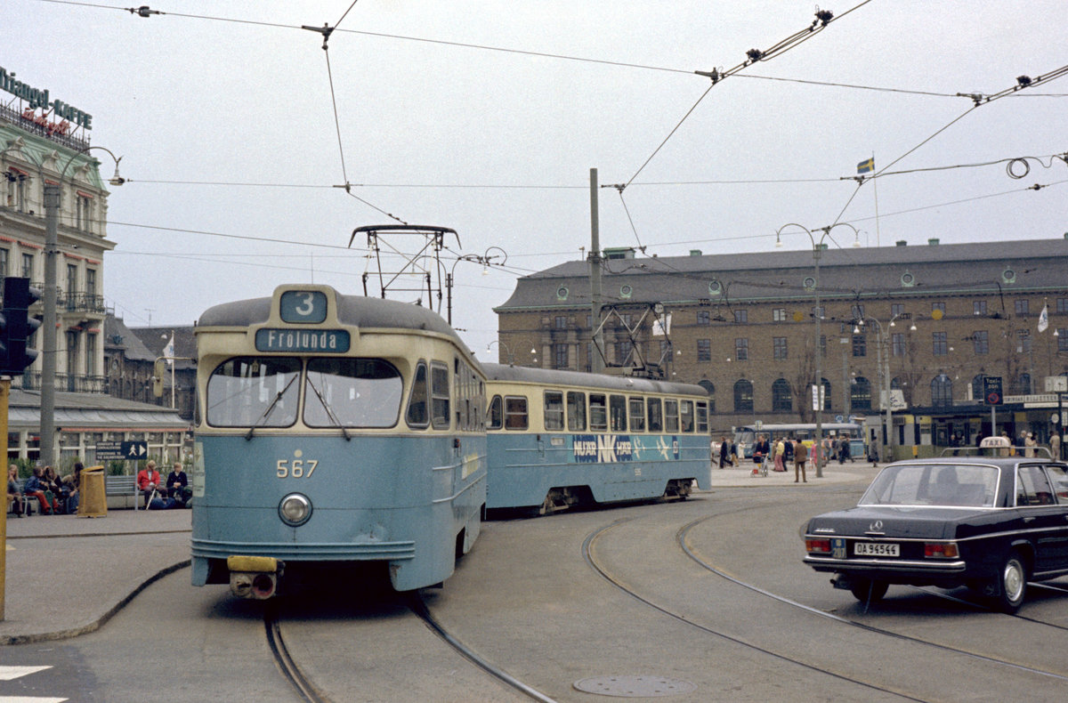 Göteborg Göteborgs Spårväger SL 3 (Tw Hägglund M25 567) Drottningtorget / Kvarnbron am 9. Mai 1971. - Scan eines Farbnegativs. Film: Kodak Kodacolor X. Kamera: Minolta SRT-101.