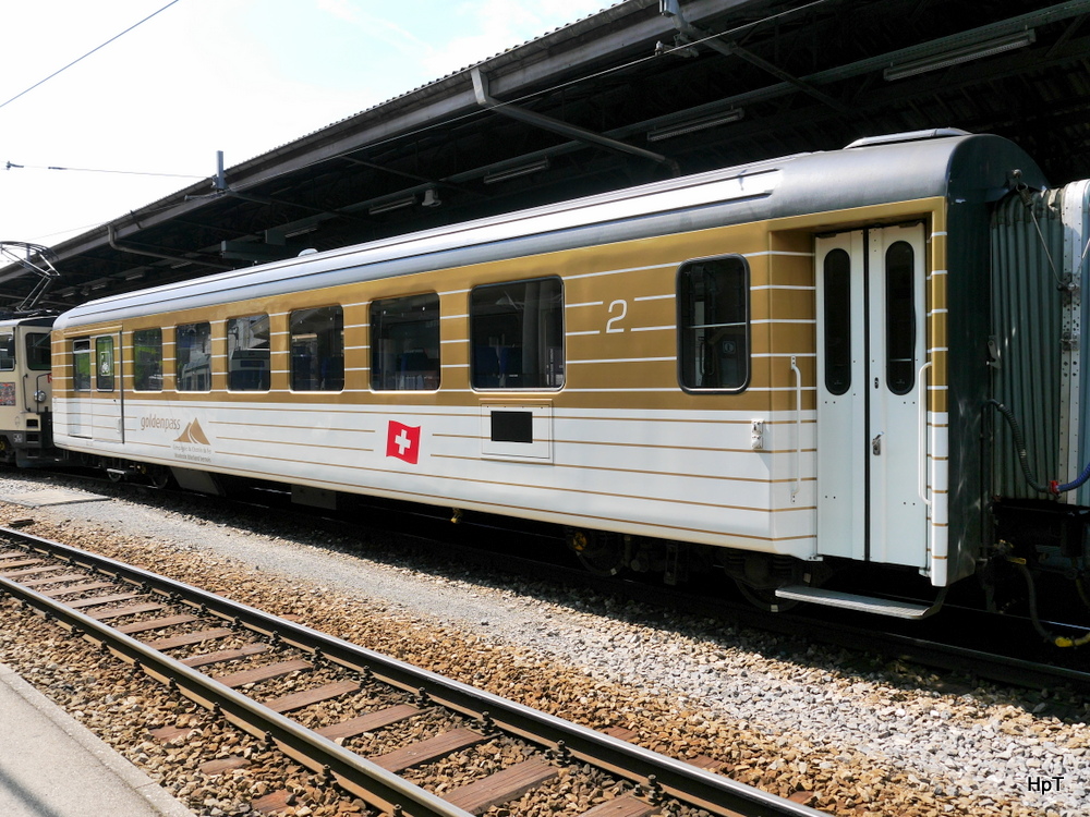 Goldenpass / MOB  - 2 Kl.Personenwagen mit Gepäckabteil BD 205 im Bahnhof Montreux am 26.04.2014