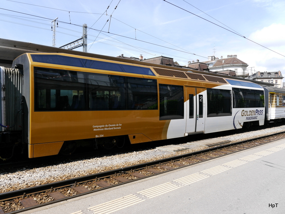 Goldenpass / MOB  - 2 Kl. Personenwagen Bs 234 im Bahnhof Montreux am 26.04.2014