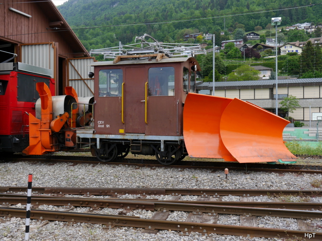 Goldenpass CEV - Dienstwagen Xrot 91 im Bahnhof Blonay am 16.05.2015
