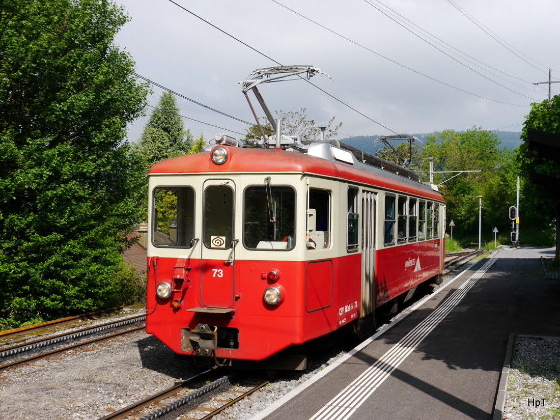 Goldenpass CEV - Fotoextrafahrt für Bahnforum.ch mit den Zahnradtriebwagen BDeh 2/4 73 im Bahnhof Les Chevalleyres am 16.05.2015