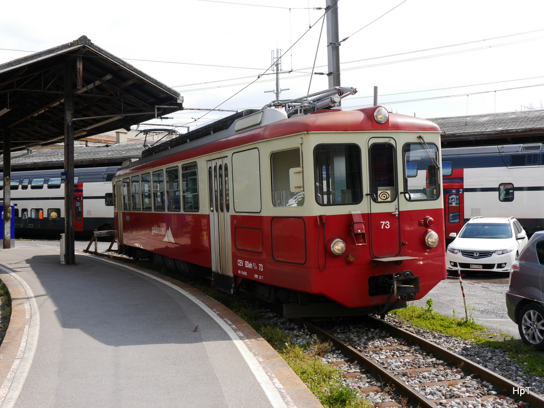 Goldenpass CEV - Fotoextrafahrt für Bahnforum.ch mit den Zahnradtriebwagen BDeh 2/4 73 im Bahnhof Vevey am 16.05.2015