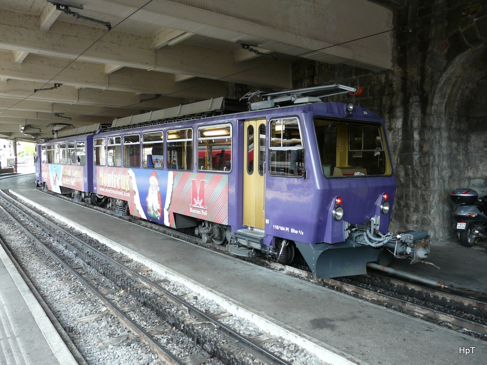 Goldenpass MGN -Triebwagen Beh 4/8 303 im Bahnhof Montreux am 17.09.2013