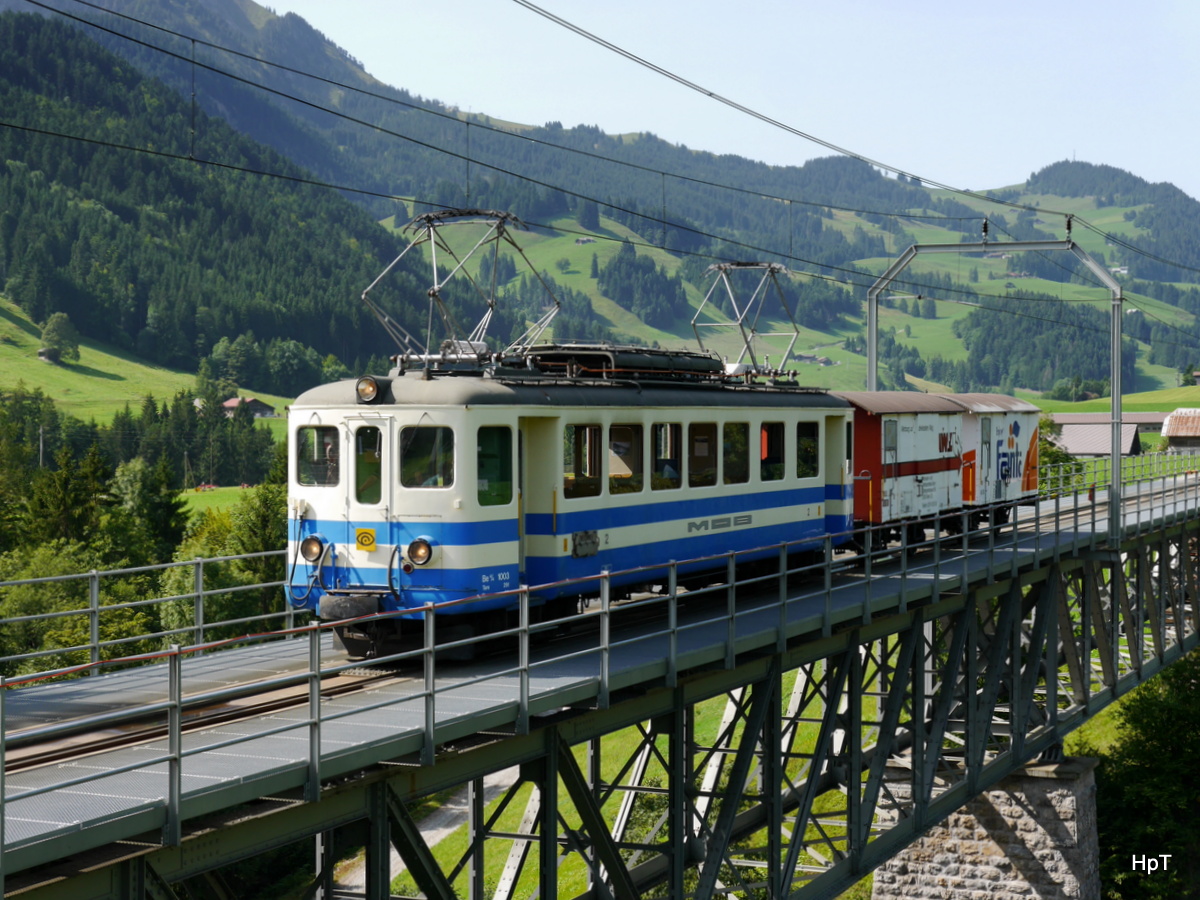 Goldenpass MOB - Fotoextrafahrt mit dem Be 4/4 1003 und den Güterwagen Gk 513 und X 65 unterwegs bei Rougemont am 26.08.2017