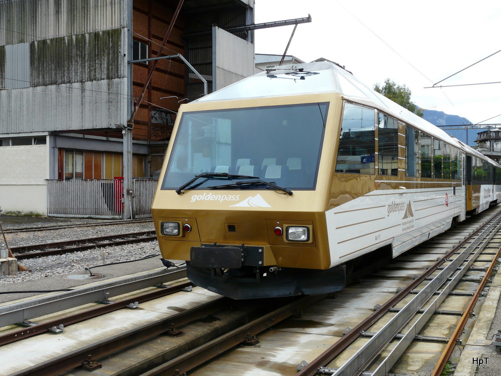 Goldenpass MOB - Steuerwagen 1 Kl. Ast 117 abgestellt im Bahnhofsareal in Montreux am 17.09.2013