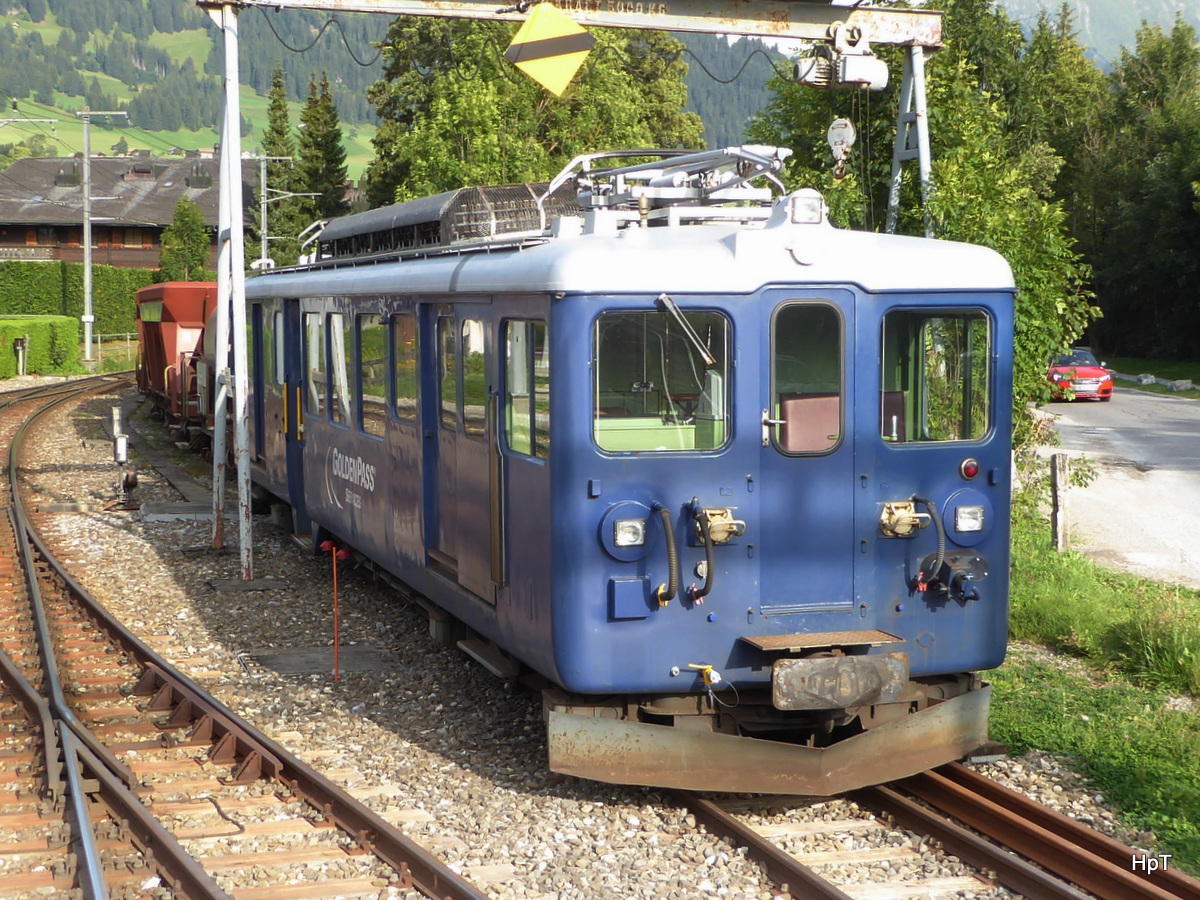 Goldenpass MOB - Triebwagen BDe 4/4 3006 abgestellt im Bahnhof Saanen am 26.08.2017 .. Foto wurde aus einem Extrazug heraus Gemacht .. 