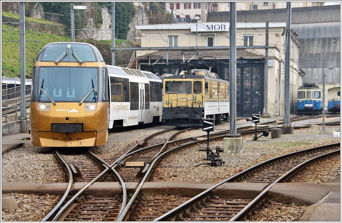 Goldenpass Steuerwagen und GDe 4/4 in Montreux. (14.12.2016)