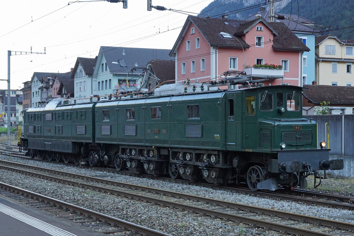 Gotthard-Bahntage 2021.
Aufstellung der historischen Lokomotiven vom frühen Morgen des 18. September 2021 im Bahnhof Erstfeld.