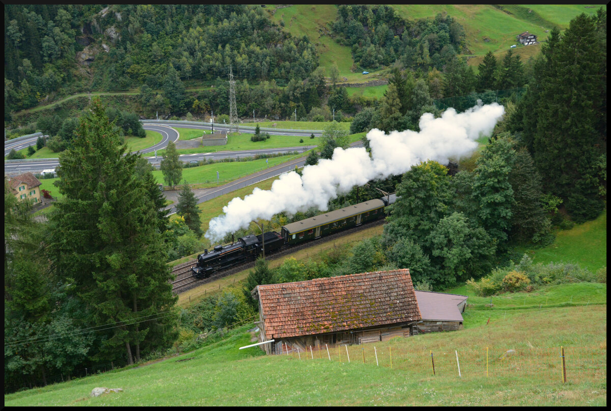 GOTTHARD-BAHNTAGE 2025: Der  Elefant  C 5/6 2978 (SBB Historic) am 14.09.2025 mit dem Extrazug auf Bergfahrt in Wassen.