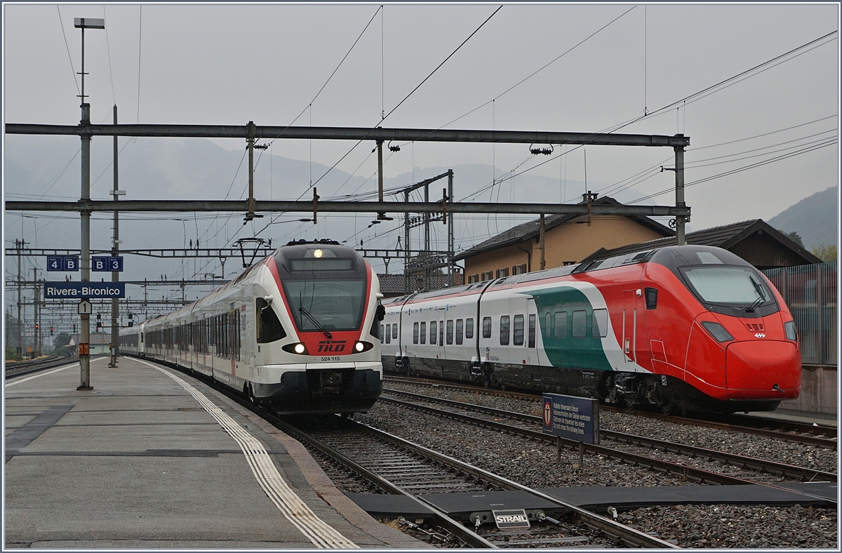 Gotthard-Reisezüge aus dem Hause Stadler in Riviera-Bironico: Während der SBB RABe 501 004 (UIC 93 85 0501 004-2 CH-SBB)  Giruno  zu Testfahren hier verweilt, sind zwei Tilo RABe 524 als RE 25082 von Milano nach Erstfeld unterwegs.
1. Oktober 2018