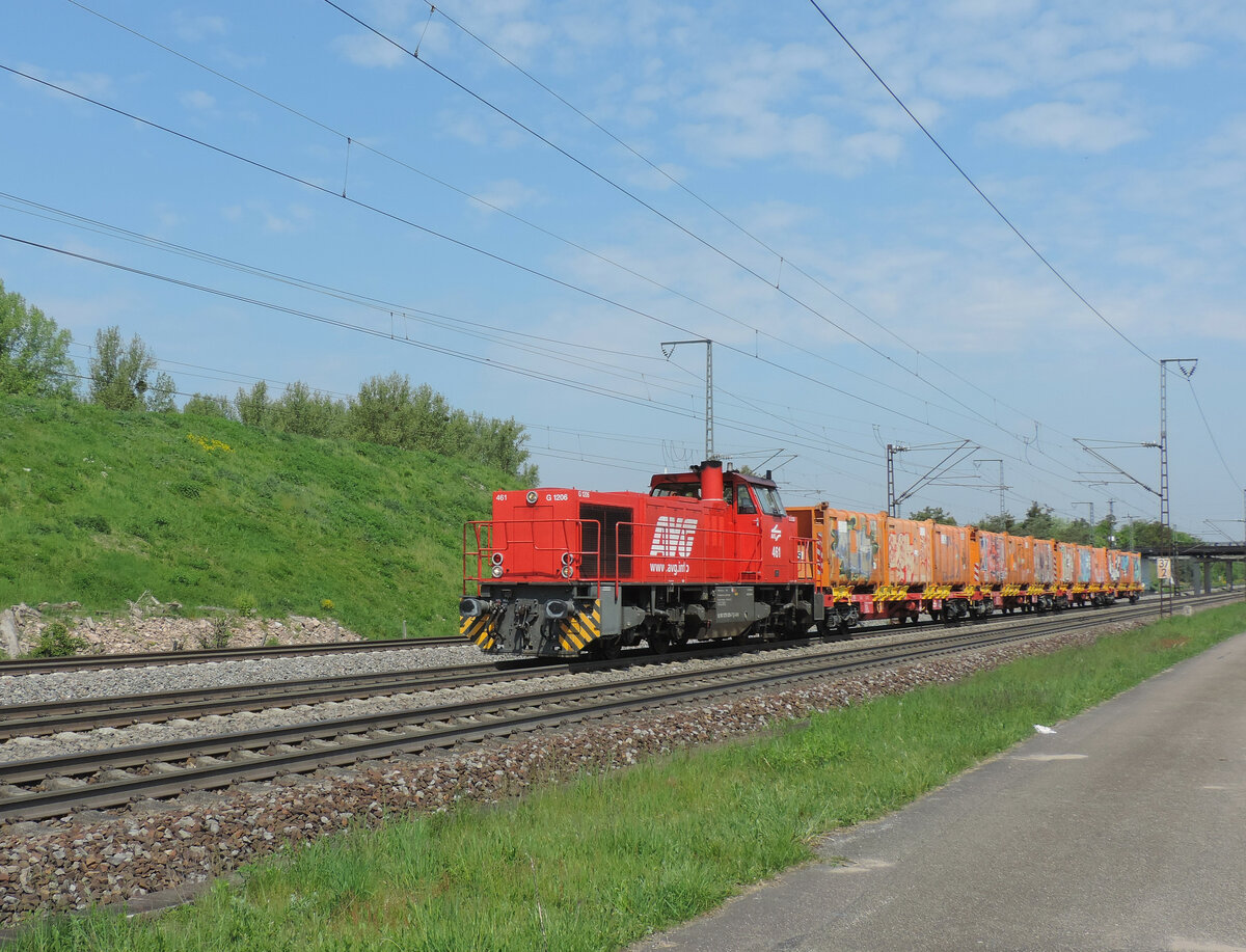 Graben Neudorf - 3. Mai 2022 : AVG Lok 275 005 mit einem Müllzug.