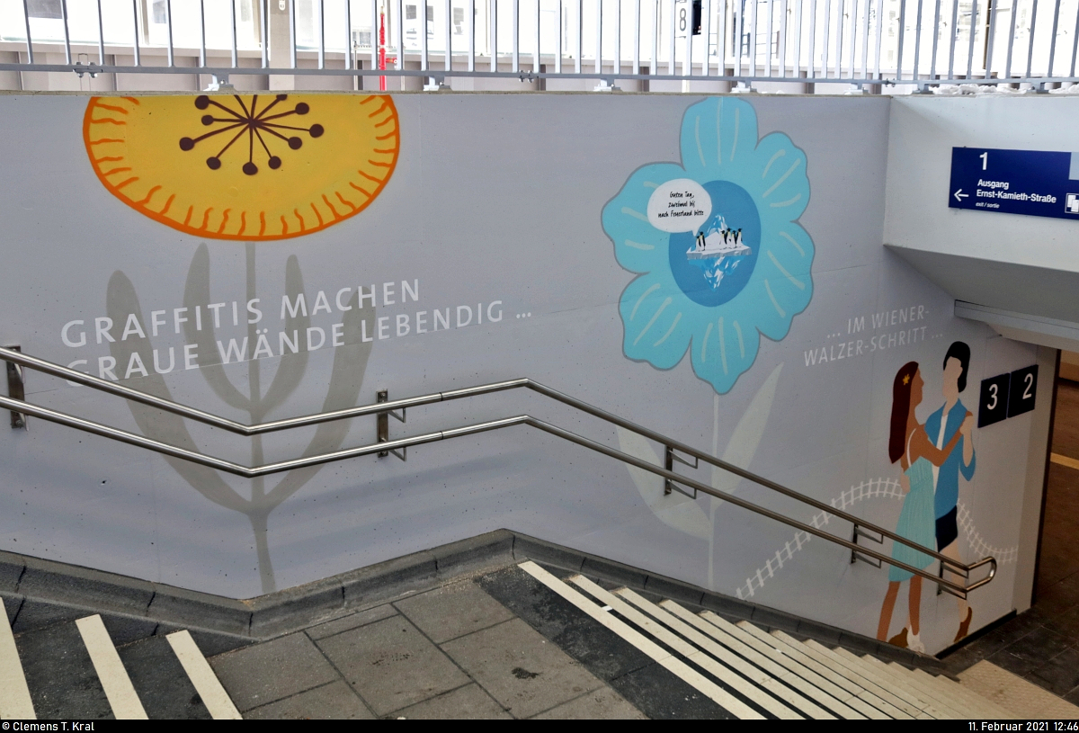  Graffitis machen graue Wände lebendig... 
Der neueröffnete und künstlerisch gestaltete Bahnsteig 2/3 in Halle(Saale)Hbf zeigt Text- und Bildelemente des Liedes  Kling Klang  von Keimzeit aus dem Jahr 1993.

🕓 11.2.2021 | 12:46 Uhr