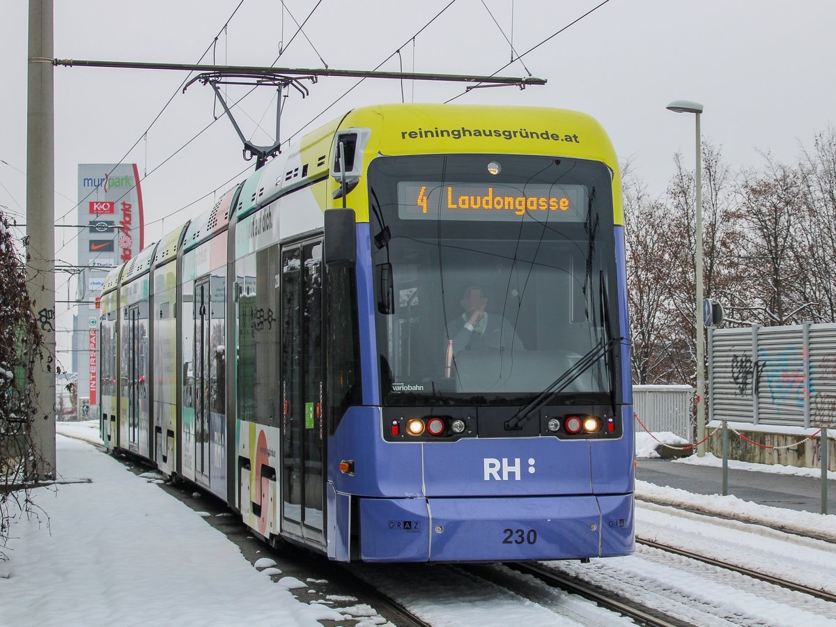 Graz. Am 04.12.2020 konnte ich Variobahn 230  Reininghaus  als Linie 4 kurz vor der Haltestelle Dr.-Lister-Gasse ablichten.