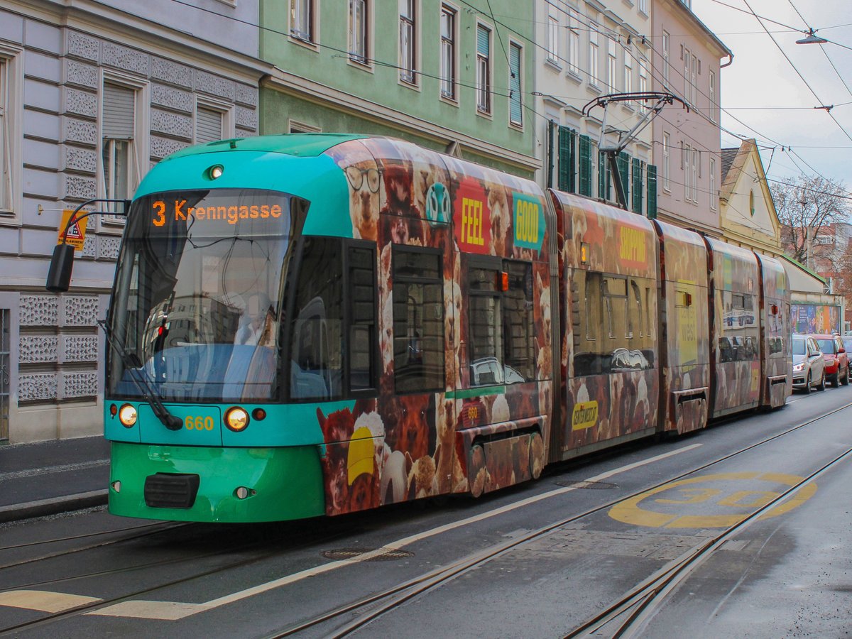 Graz. Am 08.12.2020 musste Cityrunner 660 für eine andere Garnitur auf der Linie 3 einspringen. Der Cityrunner ist hier bei der Ausfahrt Steyrergasse zu sehen.
