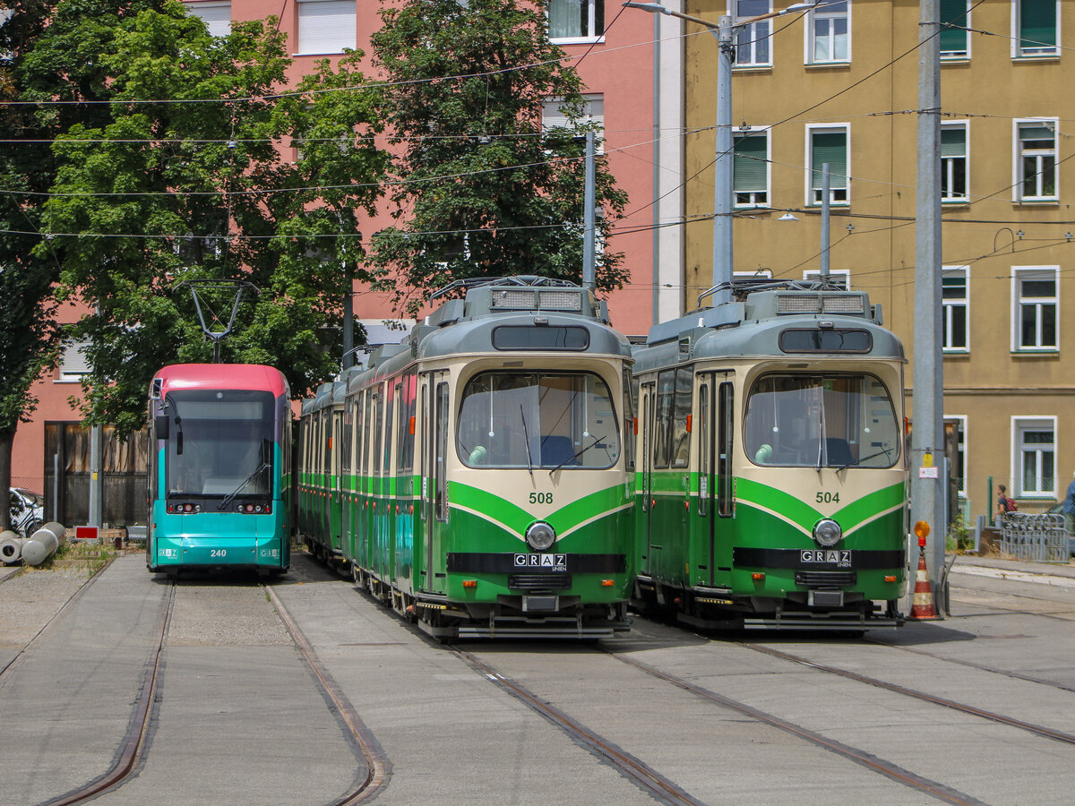 Graz. Am 13.07.2021 stehen einige 500er und Variobahn 240 in der Remise Steyrergasse.