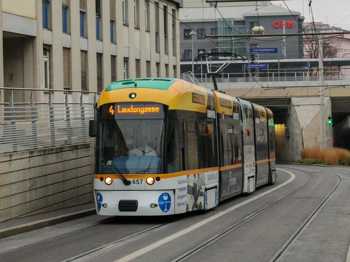 Graz. Am 13.11.2020 konnte ich Cityrunner 657 bei der Ausfahrt der NVD Graz Hauptbahnhof ablichten.