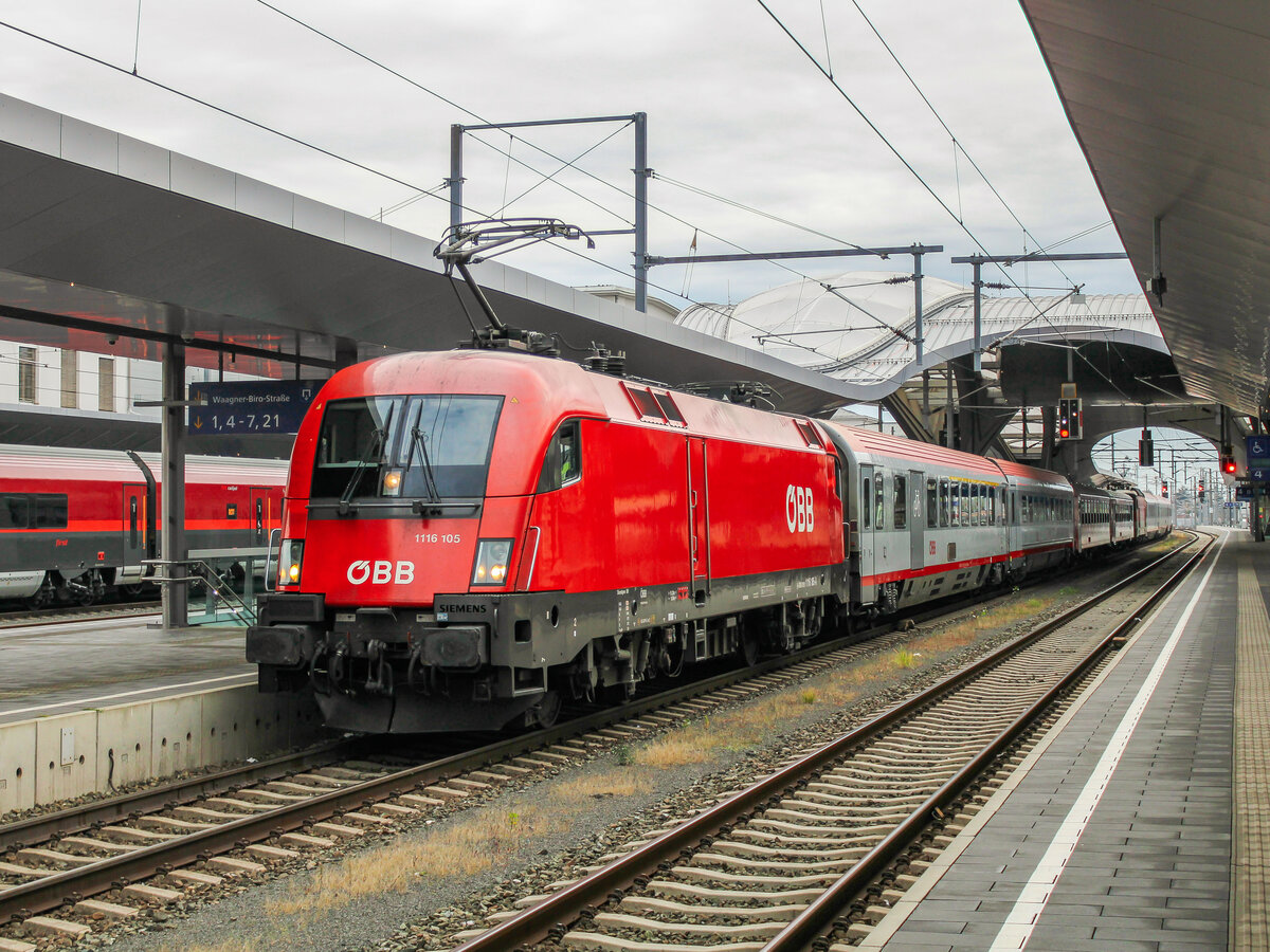 Graz. Am 24.10.2020 steht die ÖBB 1116 105 in Graz Hauptbahnhof.