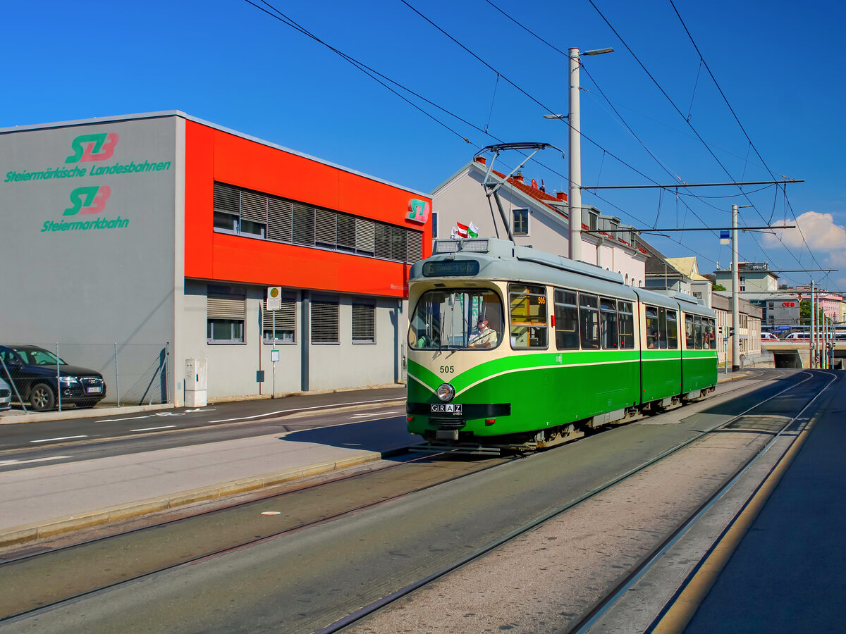 Graz. Am 28.09.2023 ist TW 505 auf der Linie 6 eingeteilt, hier bei der Köflacher Gasse.