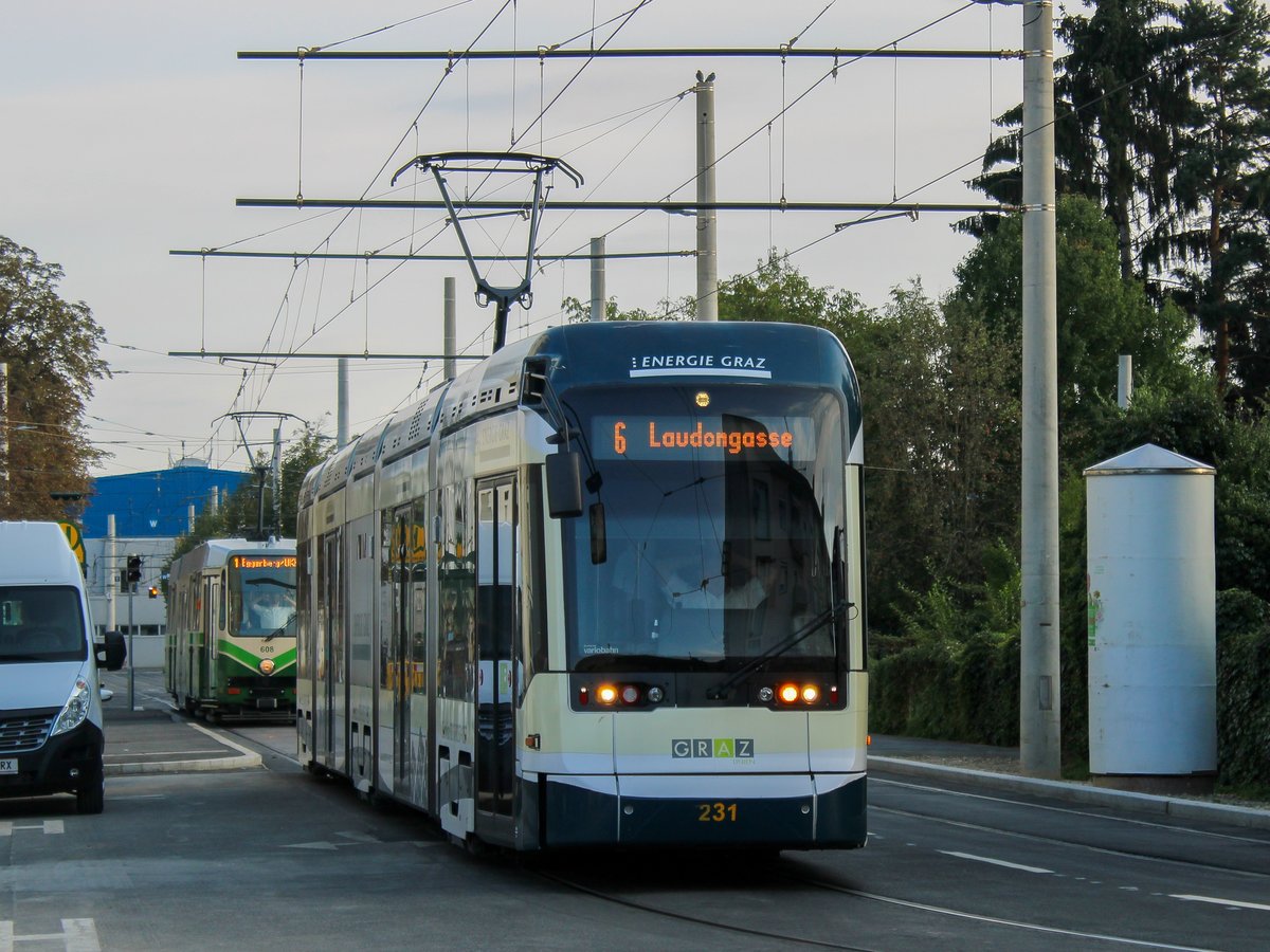 Graz. Am Abend des 18.09.2020 konnte ich Variobahn 231 und TW 608 in der Laudongasse ablichten.