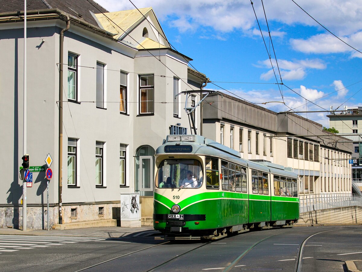 Graz. An diesem sonnigen 19.09.2023 ist hier TW 510 bei der Eggenberger Straße zu sehen.